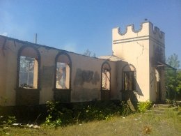 Разрушенное здание кафе - Krepost_Stanitsa_Luganskaya.jpg