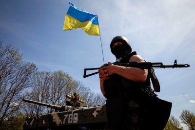 Солдат Украинской армии на блокпосту - Soldier_of_Ukraine.jpg