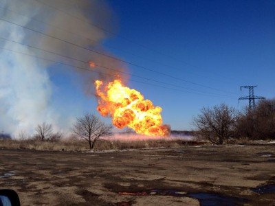 Пожар на газопроводе под Углегорском - Горит-газопровод.jpg