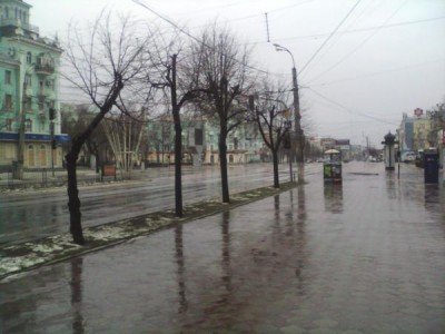 Красивые и пустые улицы столицы ЛНР - Lugansk-chas-puk-2.jpg