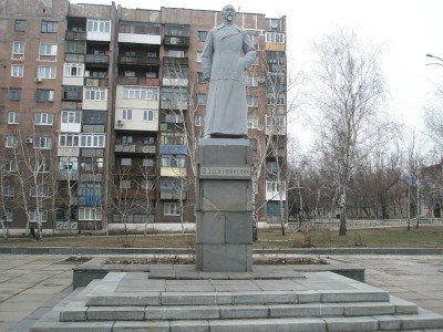 Памятник Феликсу Эдмундовичу Дзержинскому в городе его имени - Pamyatnyk_Feliksu_Dzerzhynskomy.jpg