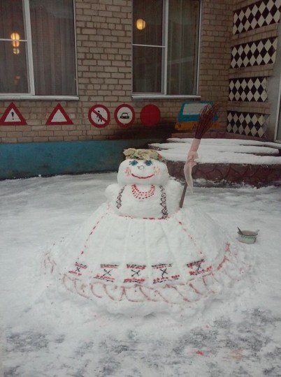 Как борются со снегом в детском саду Краматорска - Kramatorsk.jpg