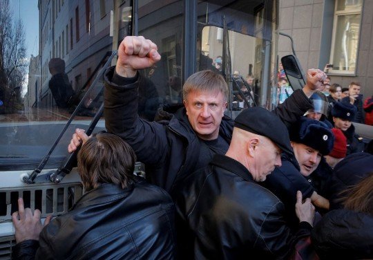 В Москве стартовал митинг против коррупции Он вам не Димон  - navala (5).jpg