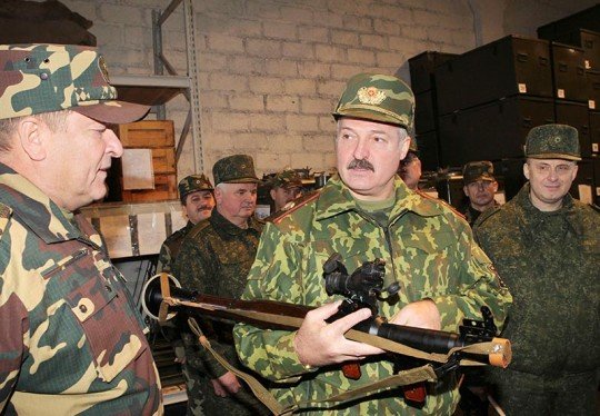 Александр Лукашенко лично посетил военную часть на границе с РФ