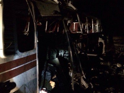 Автобус, взорванный в поле