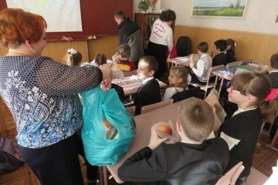 Батоны - детям!