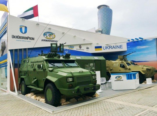 Бронеавтомобиль &quot;Барс-8&quot; и БТР &quot;Дозор-Б&quot;