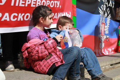 Дети на АнтиМайдане в Донецке, 7 апреля