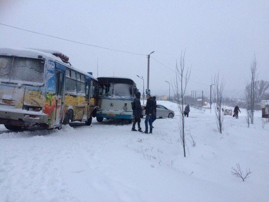 Дорогу не поделили ЛАЗ и ПАЗ