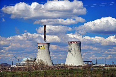 Главная промышленная достопримечательность Зугрэса - ее теплоэлектростанция