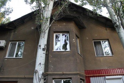 И здесь разбиты окна