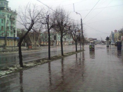 Красивые и пустые улицы столицы ЛНР