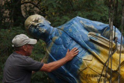 Ленина уже свалили