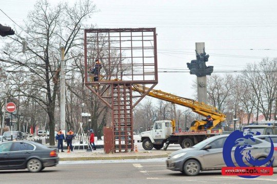 Луганск и ЛНР: как живет город после прихода к власти ополченцев - bigboard-lugansk (1).jpg