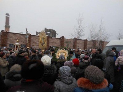 Люди на площади