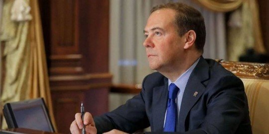 Медведєв вибухнув хамською статтею про Україну та натякнув на ймовірну війну - Med-2.jpg