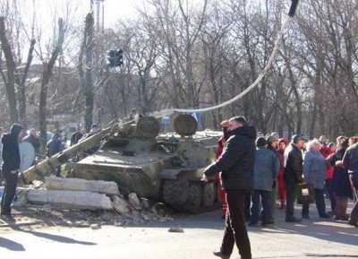 Митинг против военных
