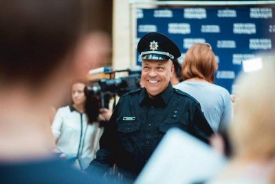 Москаль примерял форму полицейского