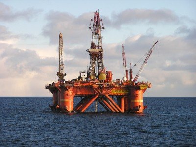 Нефтяные вышки Саудовской Аравии в море