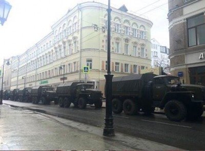 Они говорят, что Путина поддерживает 86% страны, а сами защищаются от уже убитого (!) Немцова целой армией!
