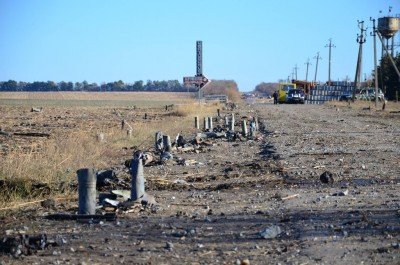 Осколки снарядов на въезде в город