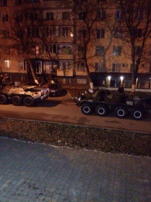 По городу пронеслись БТР-ы российских силовиков