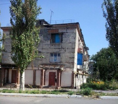 Полузаброшенный жилой дом