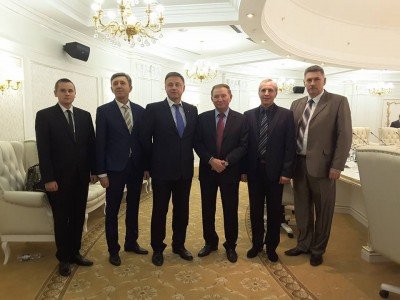 Представители контактной группы