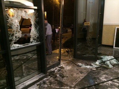 Развороченный вход в здание