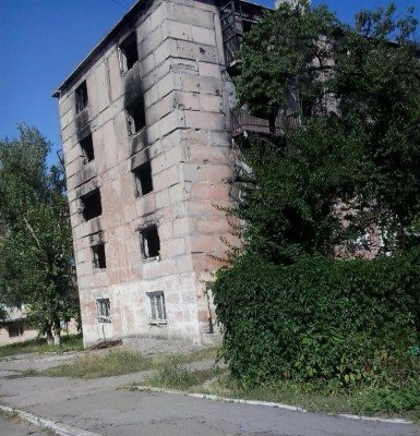 Сгоревший жилой дом