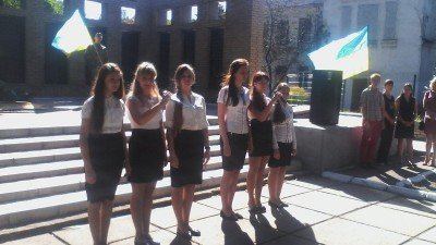 Школьники зачитывали свои поздравления