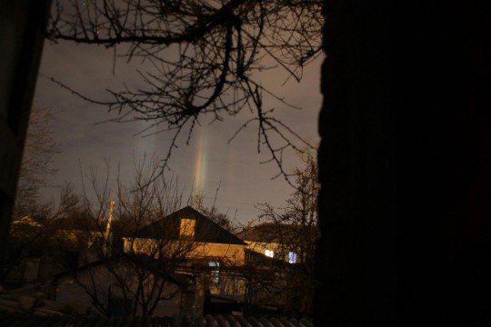 Сине-желтые полосы в небе