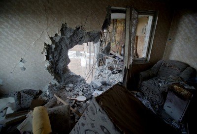 Снаряд попал в жилой дом