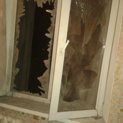 Стекла выбиты мощной взрывной волной