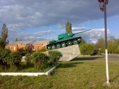 Танк в центре Лутугино