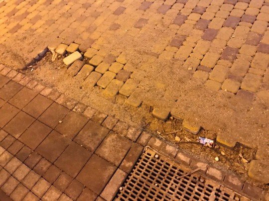 Тротуары в Симферополе настолько суровы!