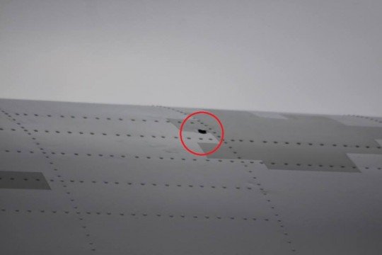 Украинский самолет Ан-26 обстреляли из захваченных Россией буровых установок в Черном море - An-26 (3).jpg