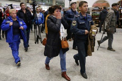 В аэропорт прибыли представители МЧС