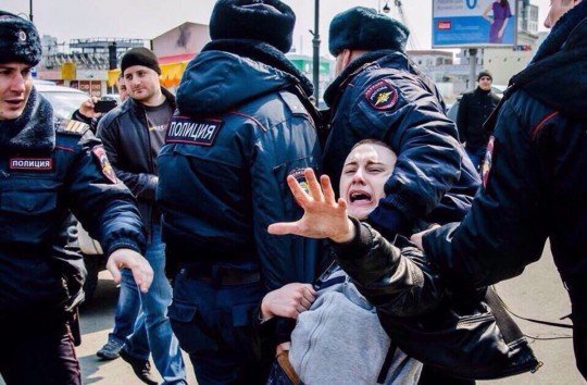 В Москве стартовал митинг против коррупции Он вам не Димон  - navala (1).jpg
