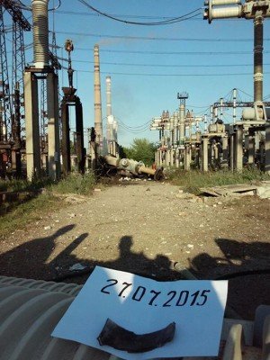 Вид на Углегорскую ТЭС и на руины поблизости
