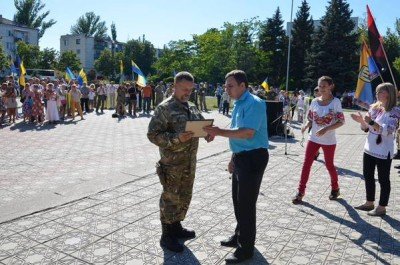 Военным вручают подарки