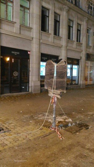 Все замотано и в проводах