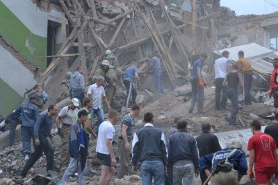 Завалы на месте крушения дома в результате &quot;артобстрела&quot;