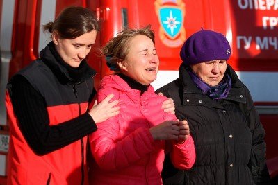Женщина буквально ревет